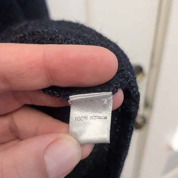 Peruvian Connection 100% Alpaca V-neck Sweater - Picture 4 of 4